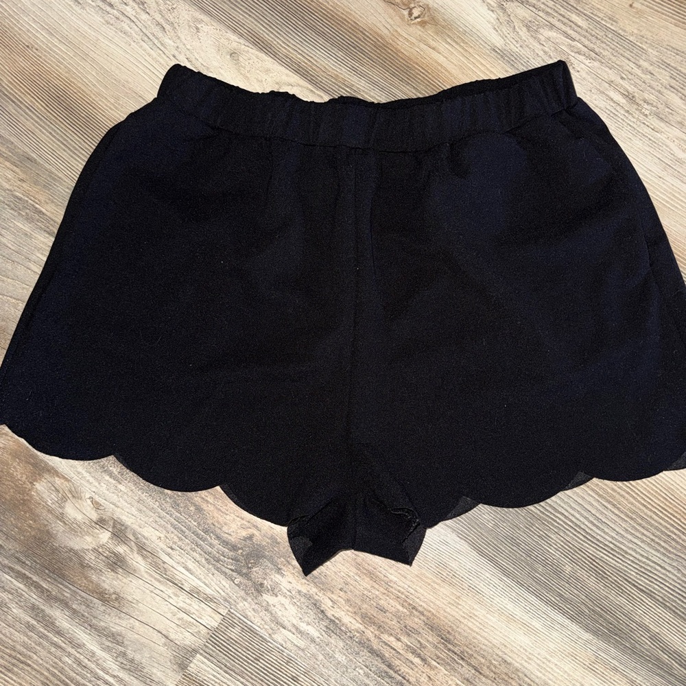 SHEIN Black High Waist Scalloped Shorts